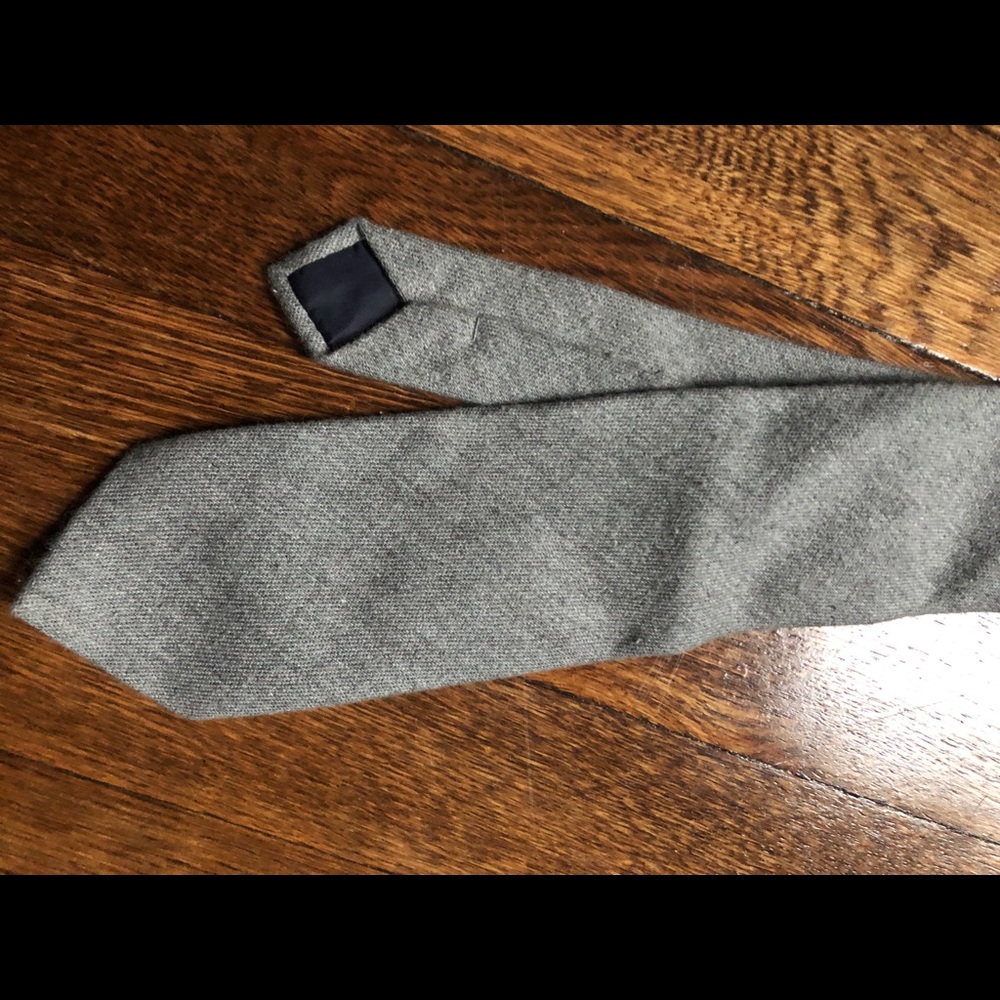 AE men’s gray casual tie